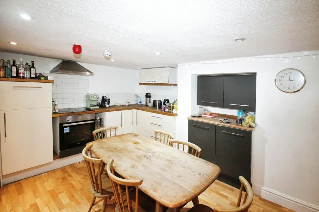 4 bedroom terraced house for rent