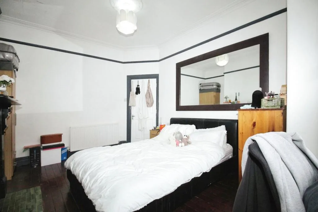 5 bedroom terraced house for rent