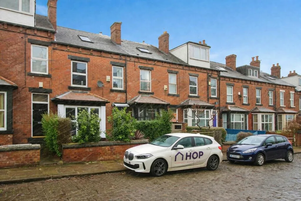 5 bedroom terraced house for rent