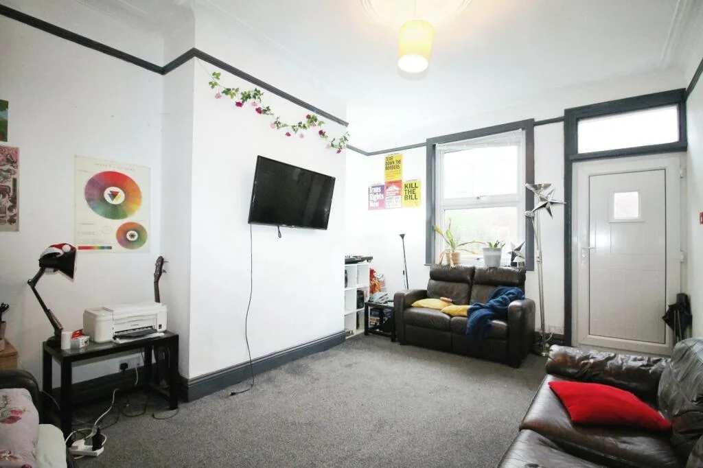 5 bedroom terraced house for rent