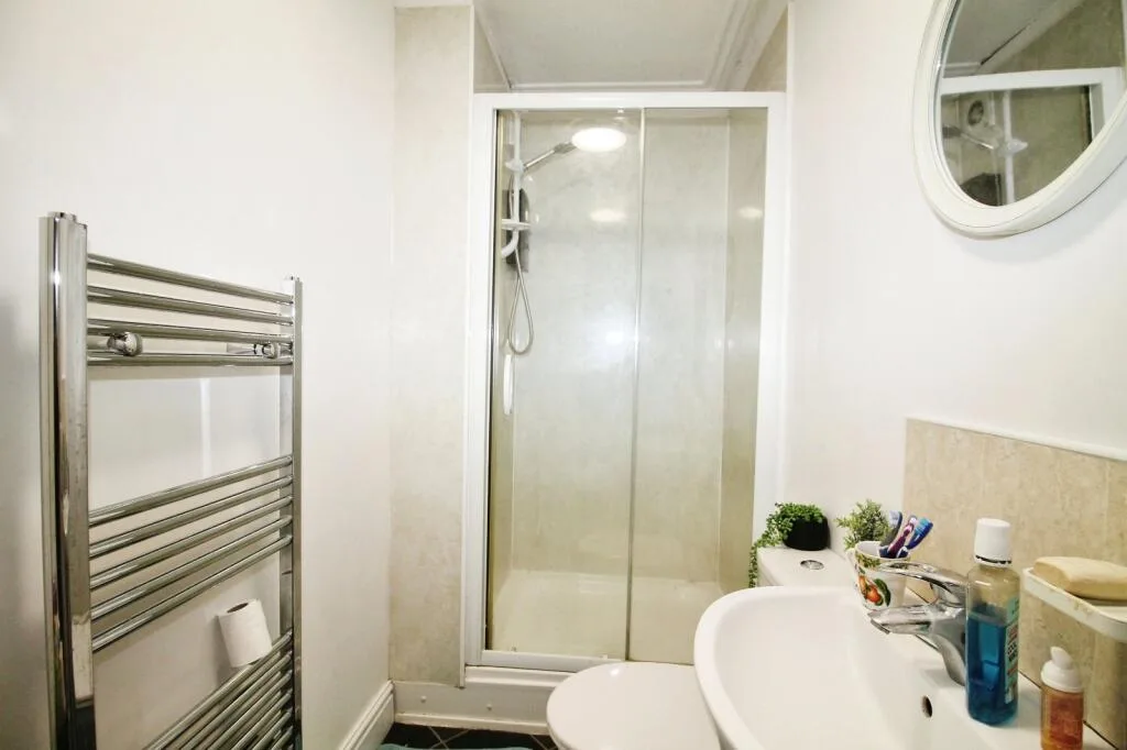 5 bedroom terraced house for rent