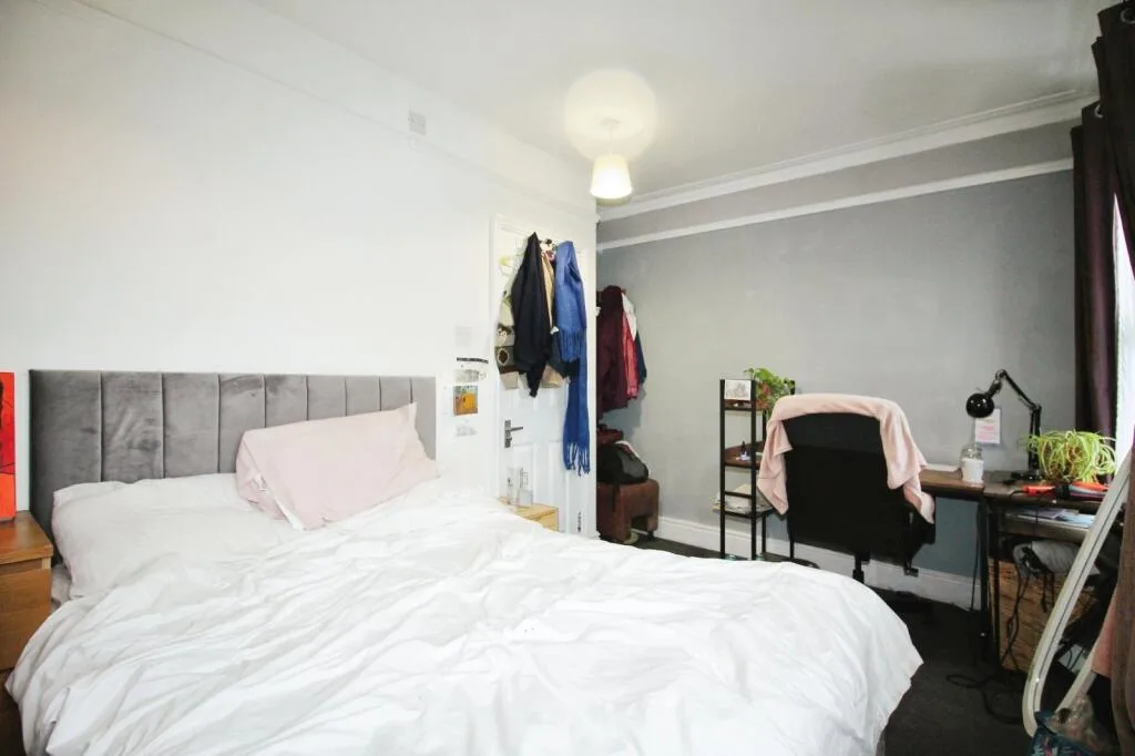 5 bedroom terraced house for rent