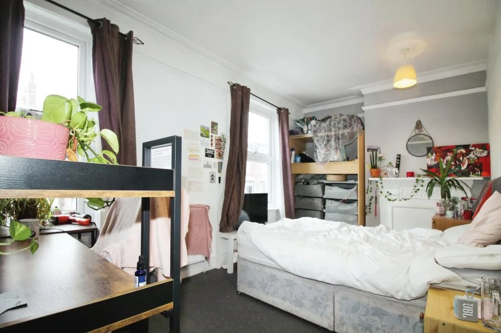5 bedroom terraced house for rent