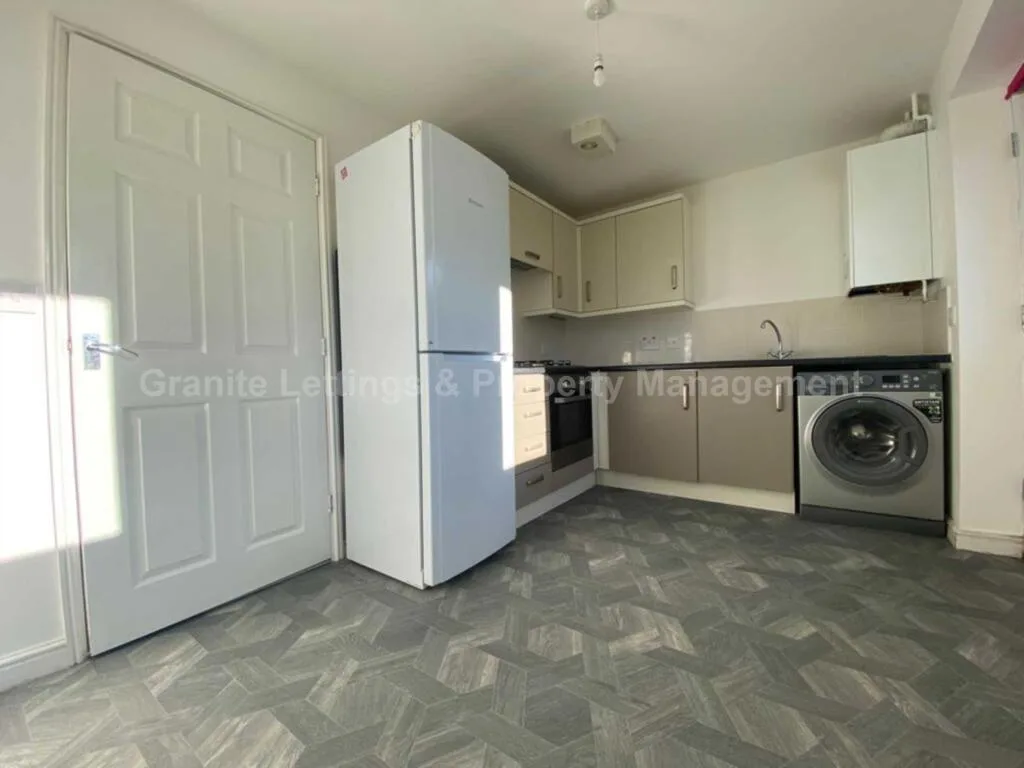 2 bedroom semi-detached house for rent