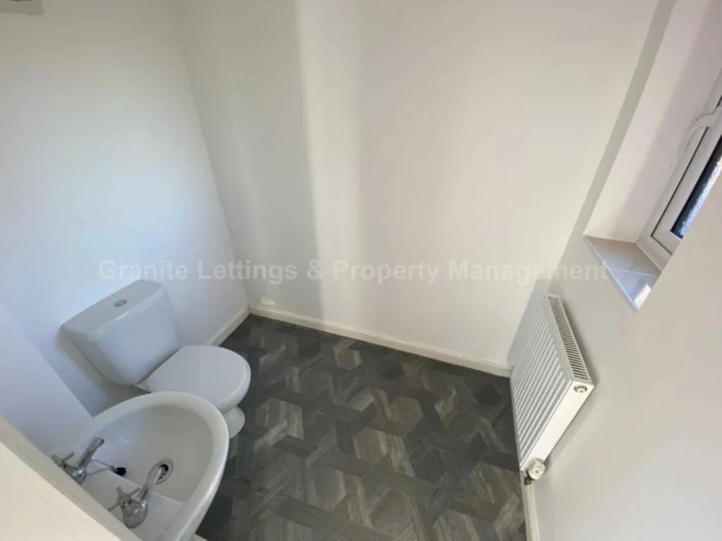 2 bedroom semi-detached house for rent