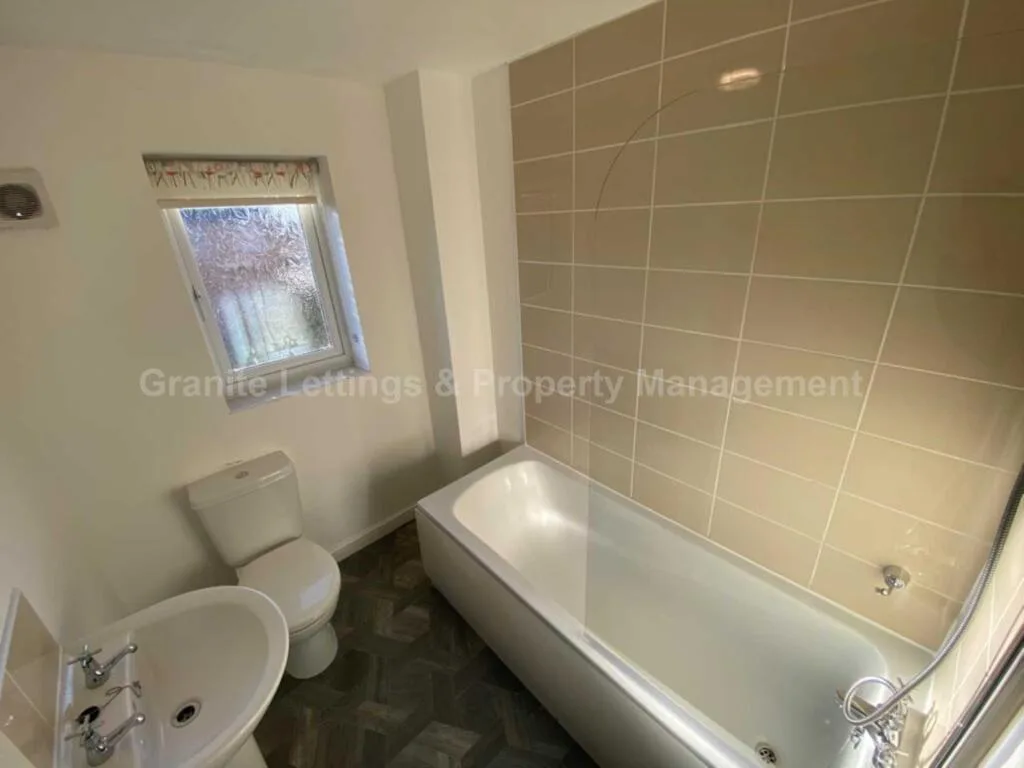 2 bedroom semi-detached house for rent