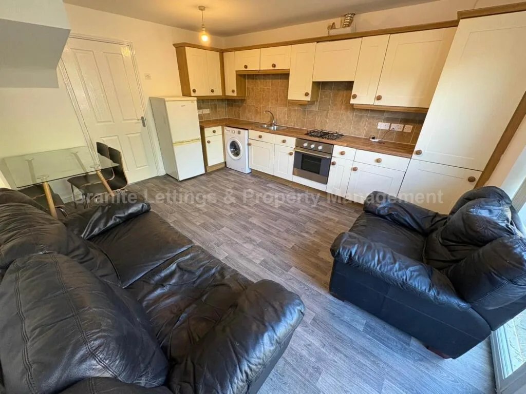 4 bedroom town house for rent