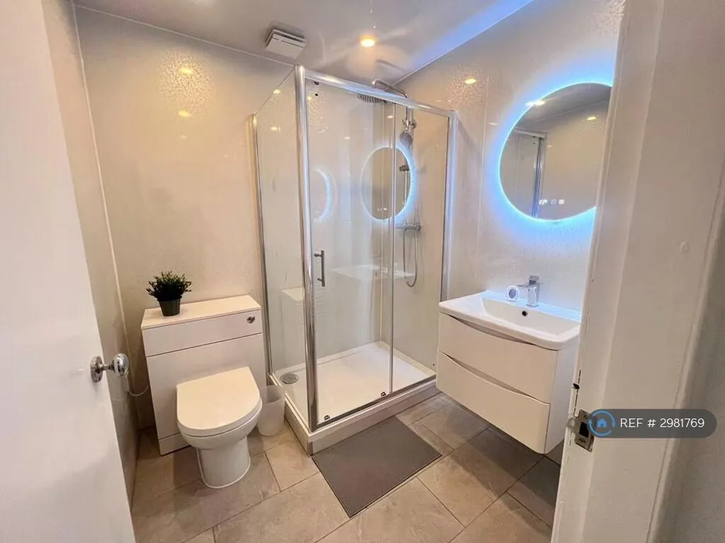 3 bedroom flat for rent