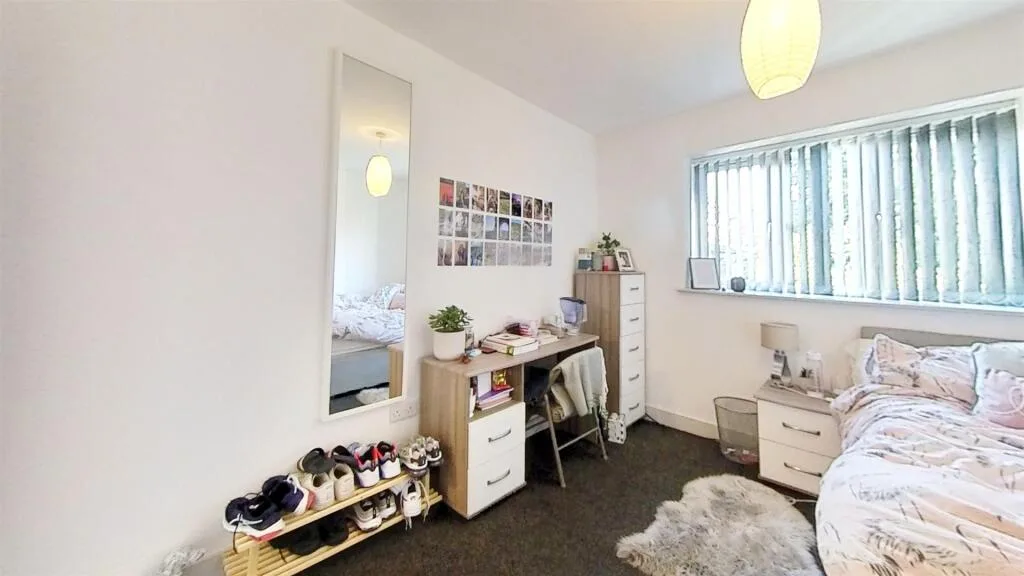 6 bedroom house for rent