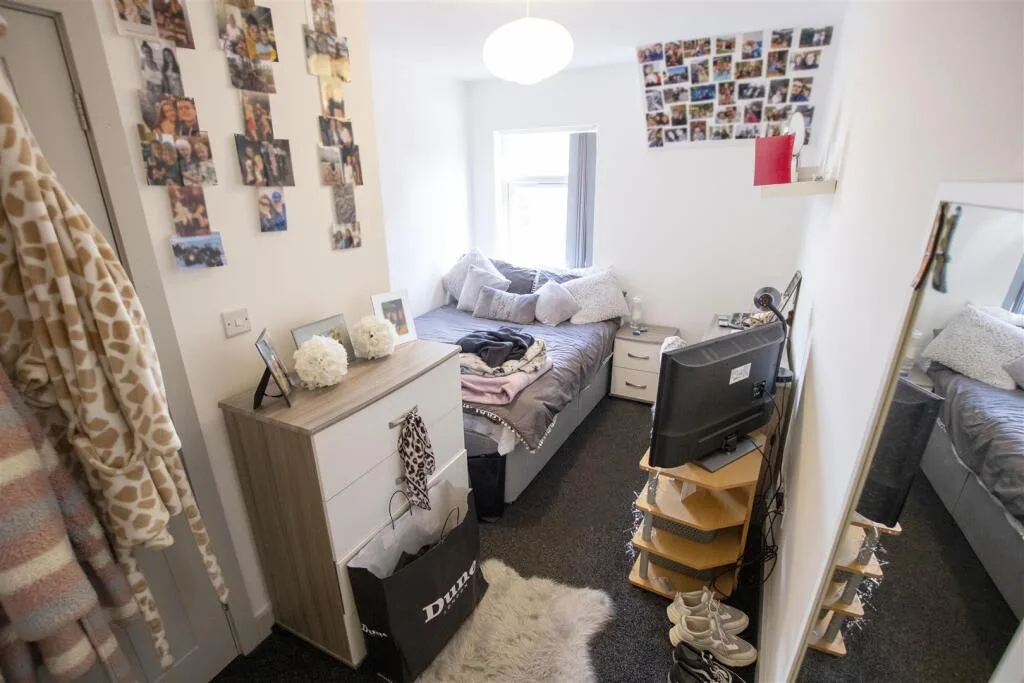 6 bedroom house for rent