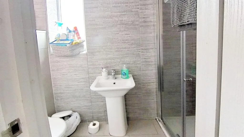 6 bedroom house for rent