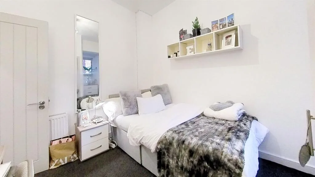 6 bedroom house for rent