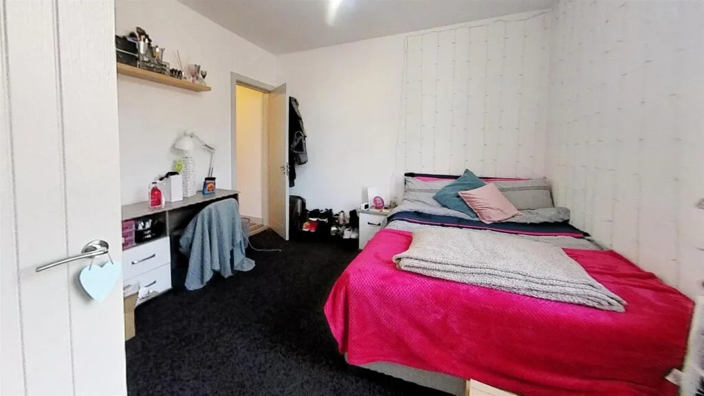 6 bedroom house for rent