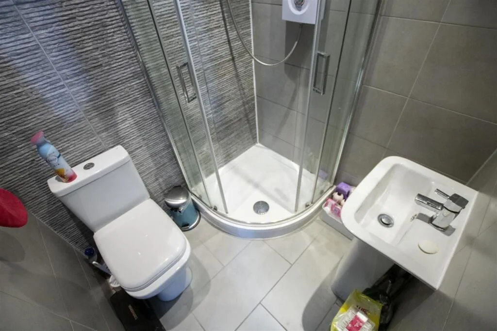 6 bedroom house for rent