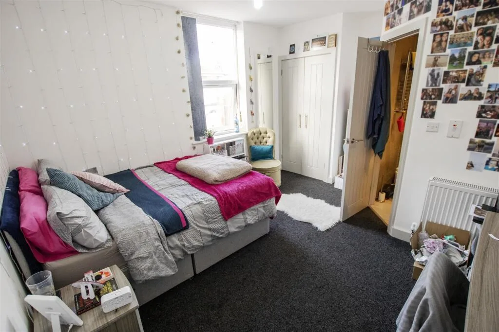 6 bedroom house for rent
