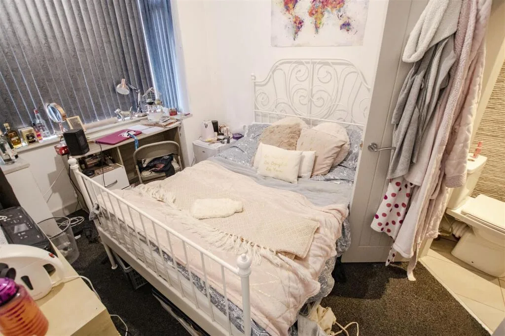 6 bedroom house for rent