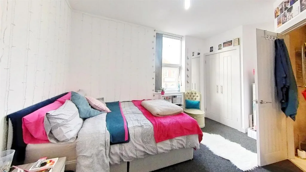 6 bedroom house for rent