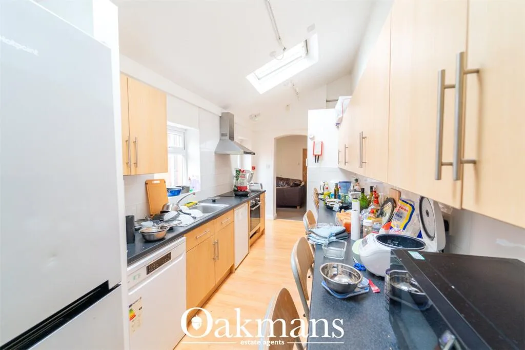 5 bedroom end of terrace house for rent
