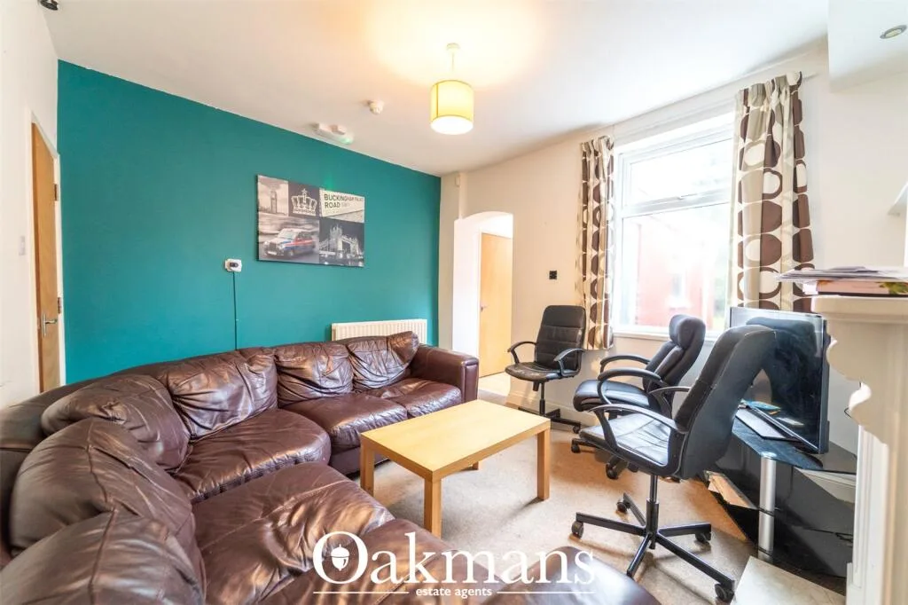 5 bedroom end of terrace house for rent