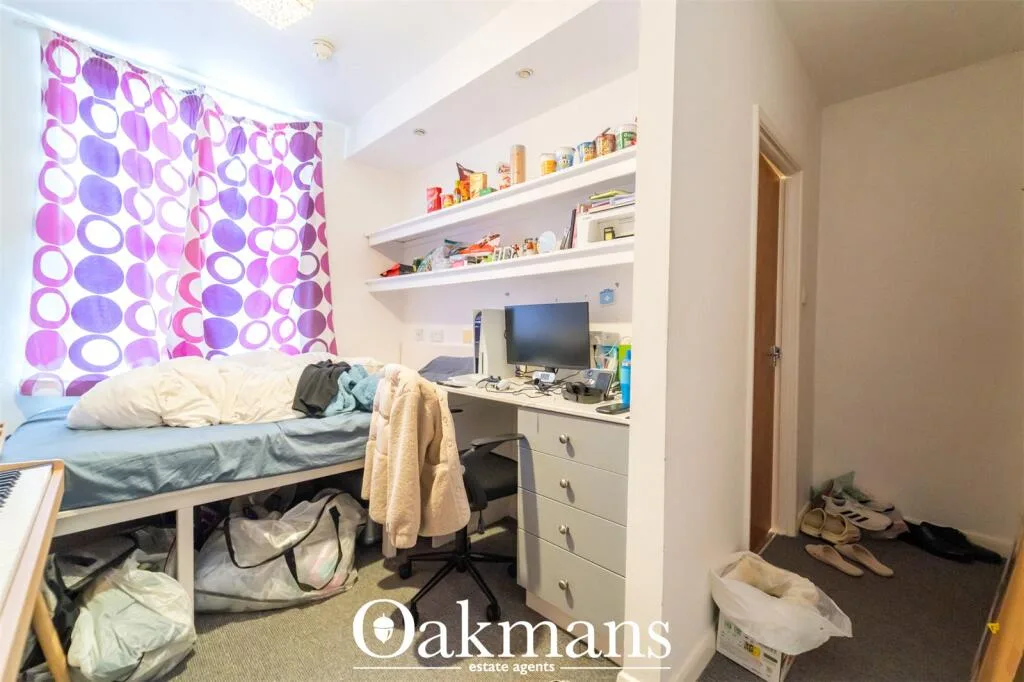 5 bedroom end of terrace house for rent