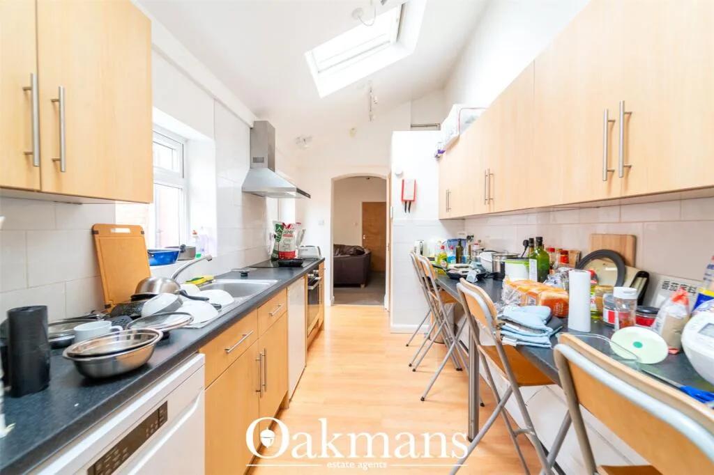 5 bedroom end of terrace house for rent