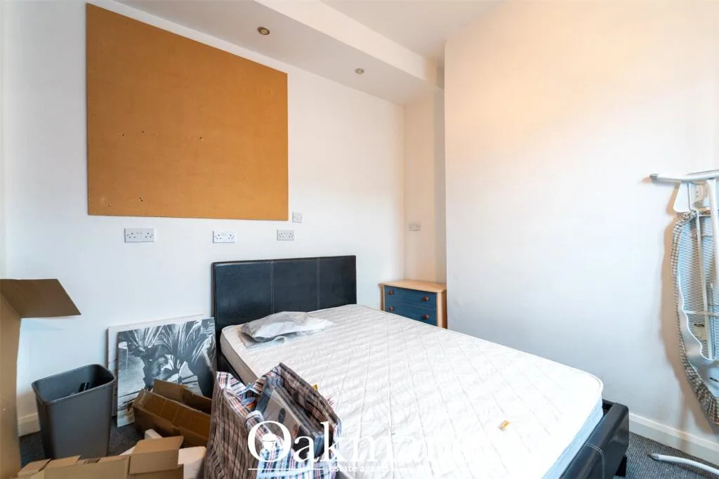 5 bedroom end of terrace house for rent
