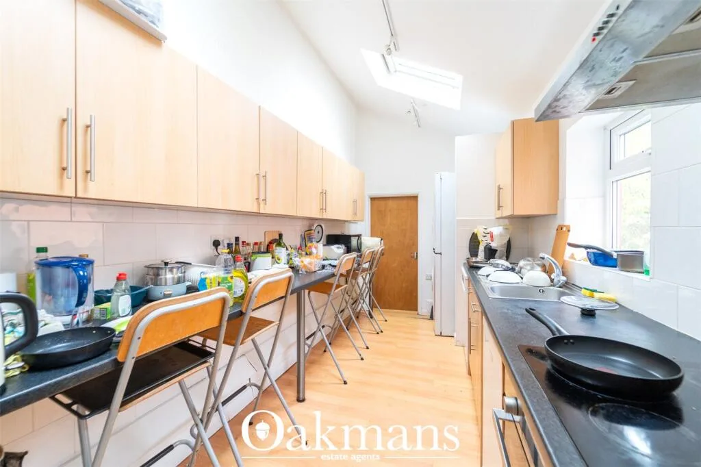 5 bedroom end of terrace house for rent