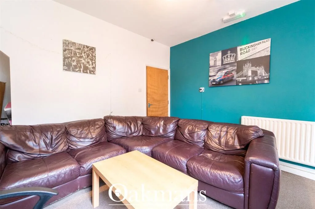 5 bedroom end of terrace house for rent