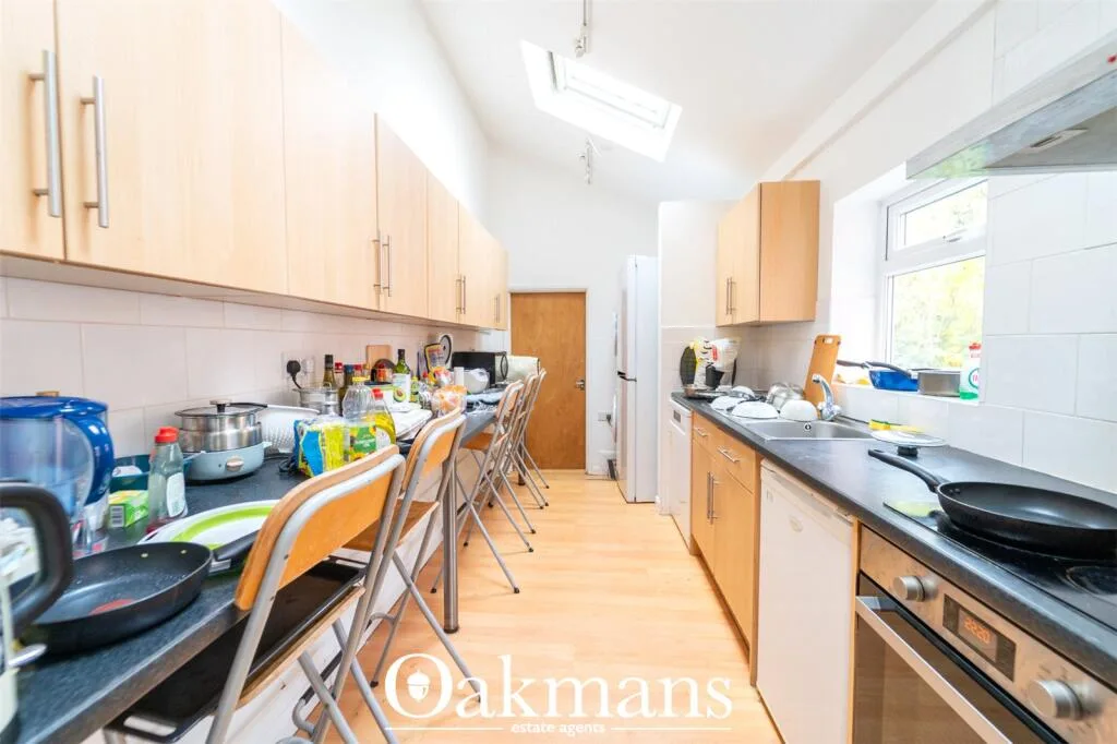 5 bedroom end of terrace house for rent