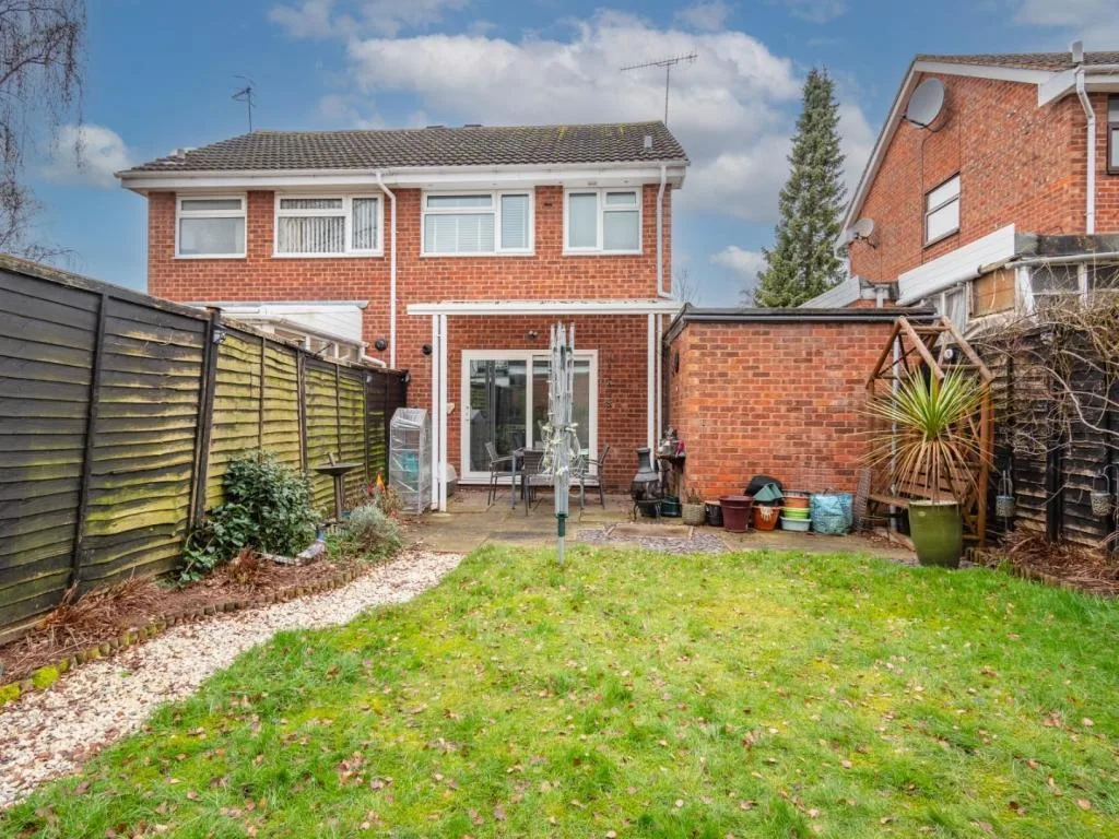 2 bedroom semi-detached house for rent