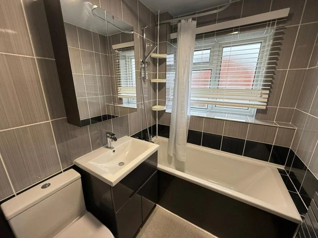 2 bedroom semi-detached house for rent