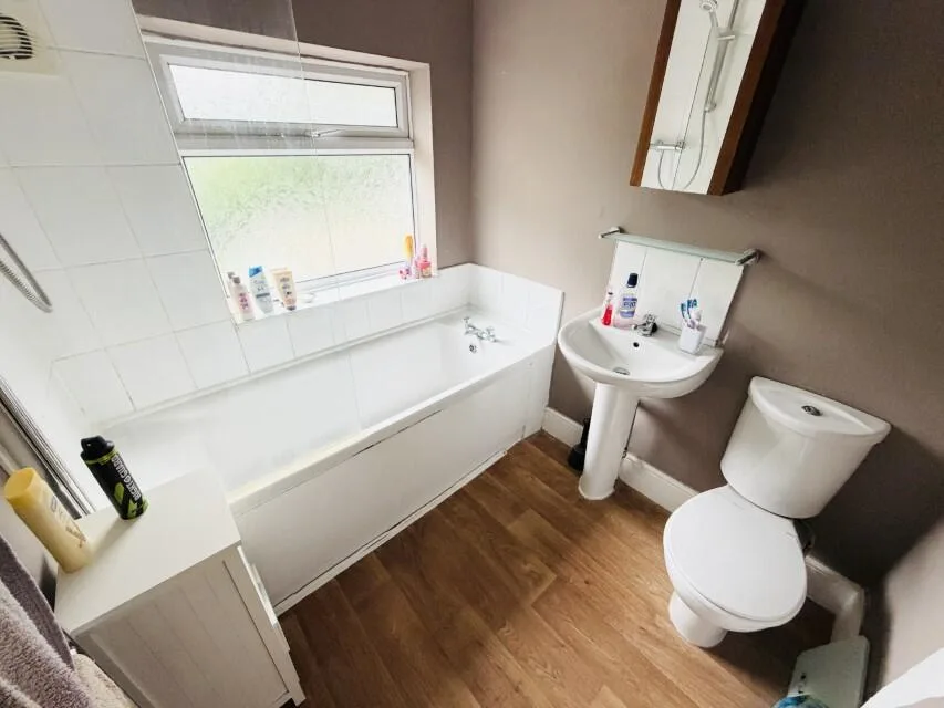 3 bedroom semi-detached house for rent