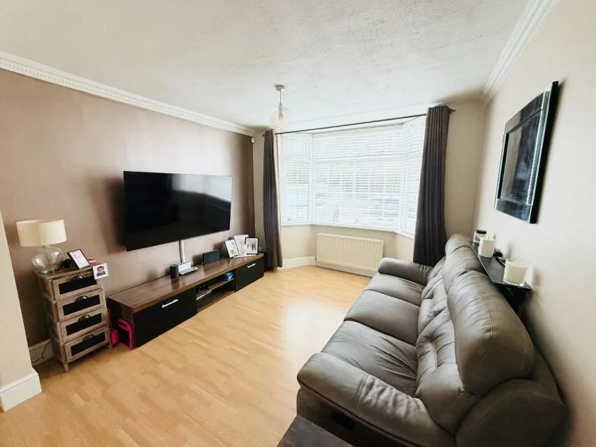 3 bedroom semi-detached house for rent