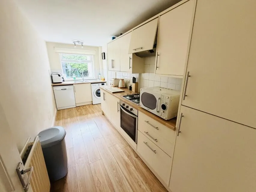 3 bedroom semi-detached house for rent