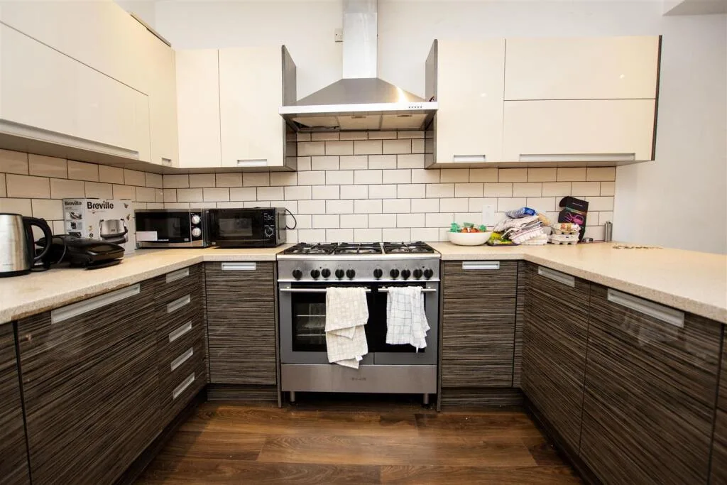 7 bedroom house for rent