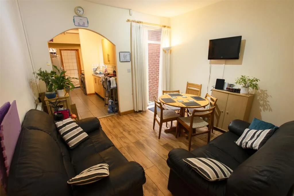 5 bedroom apartment for rent