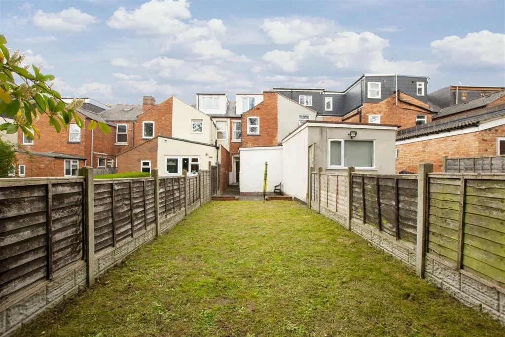 5 bedroom apartment for rent
