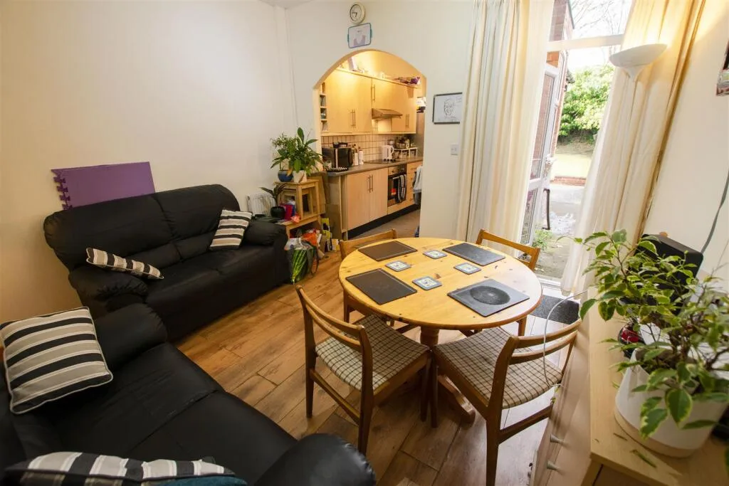 5 bedroom apartment for rent