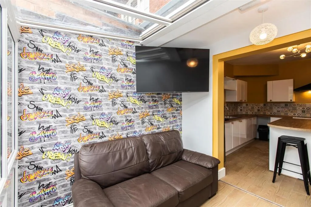 8 bedroom house for rent