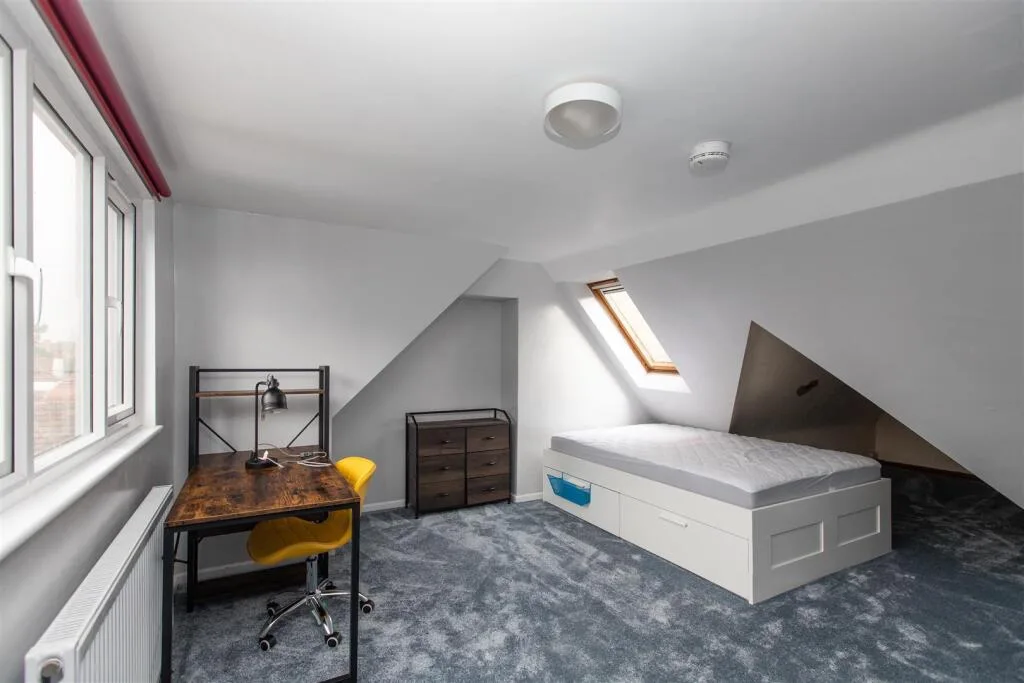 8 bedroom house for rent
