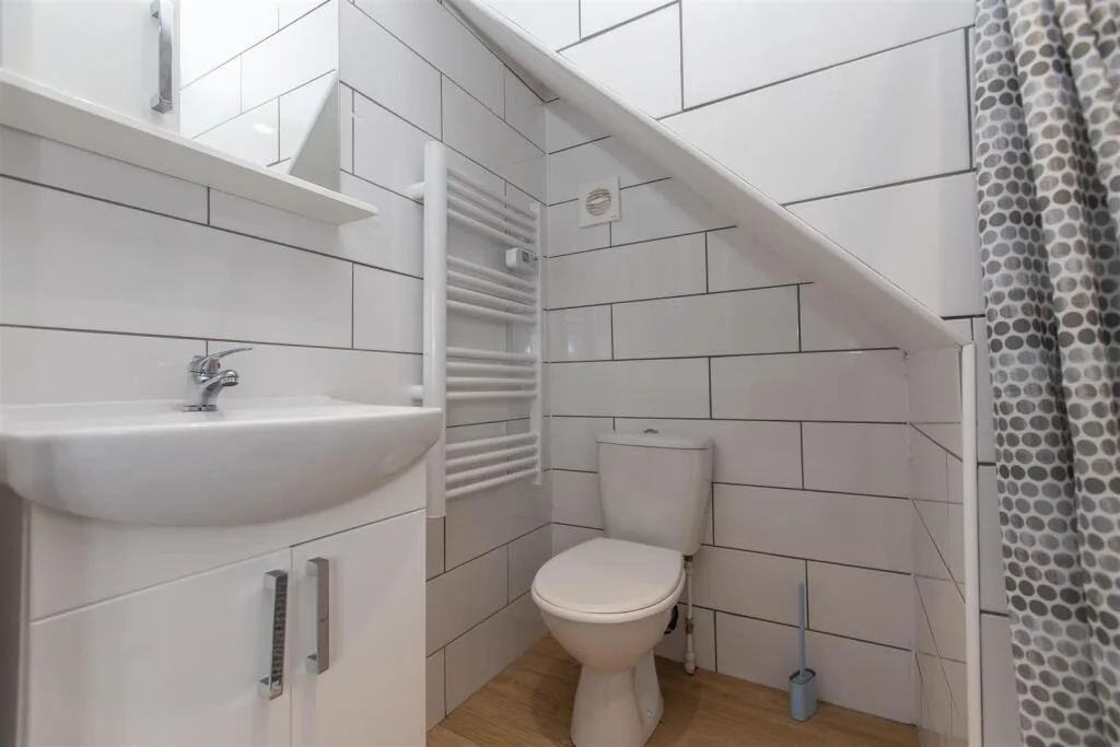 8 bedroom house for rent
