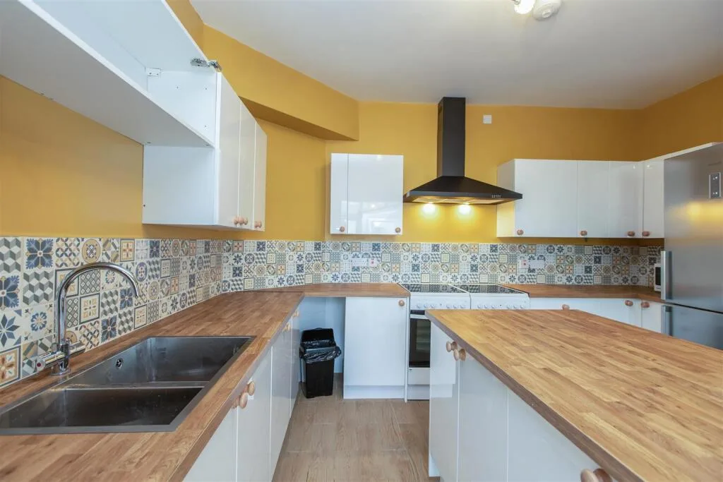 8 bedroom house for rent