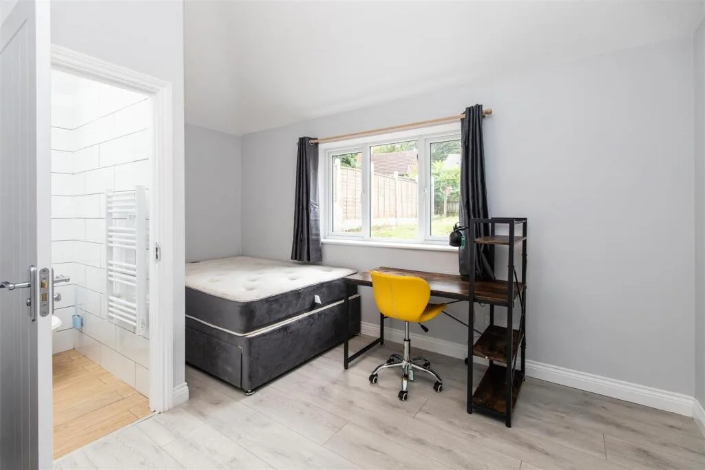 8 bedroom house for rent