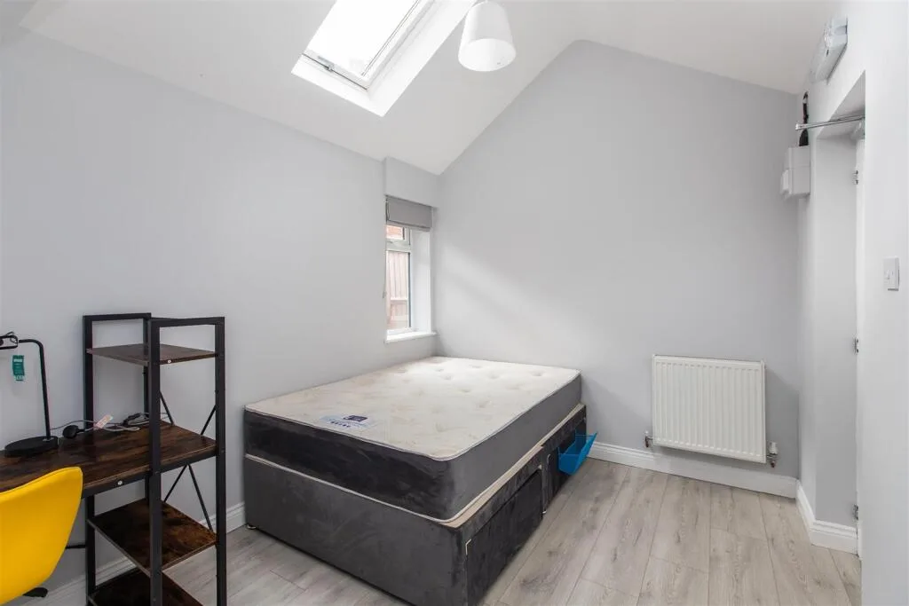 8 bedroom house for rent