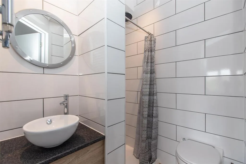 8 bedroom house for rent