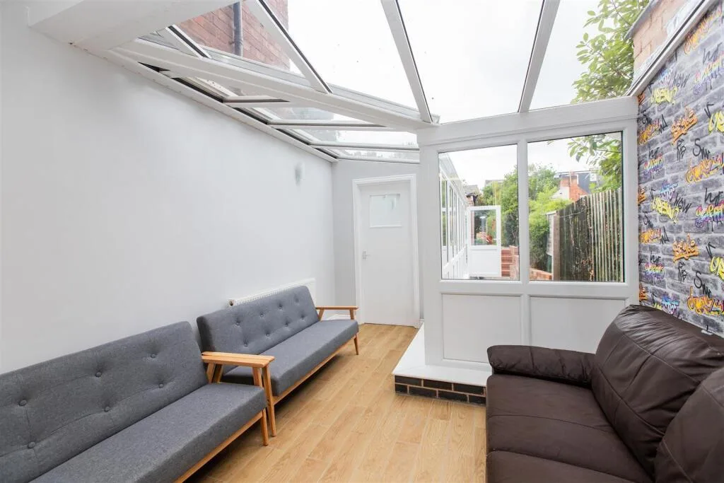 8 bedroom house for rent