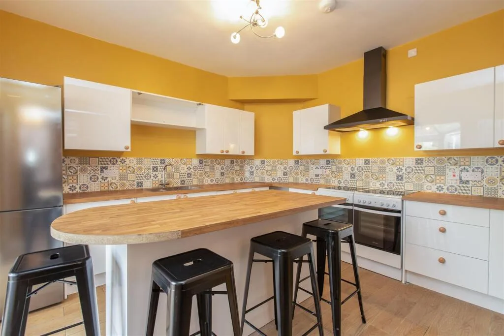 8 bedroom house for rent