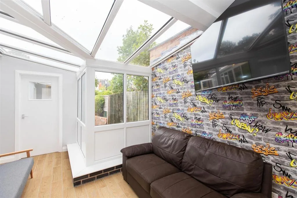 8 bedroom house for rent