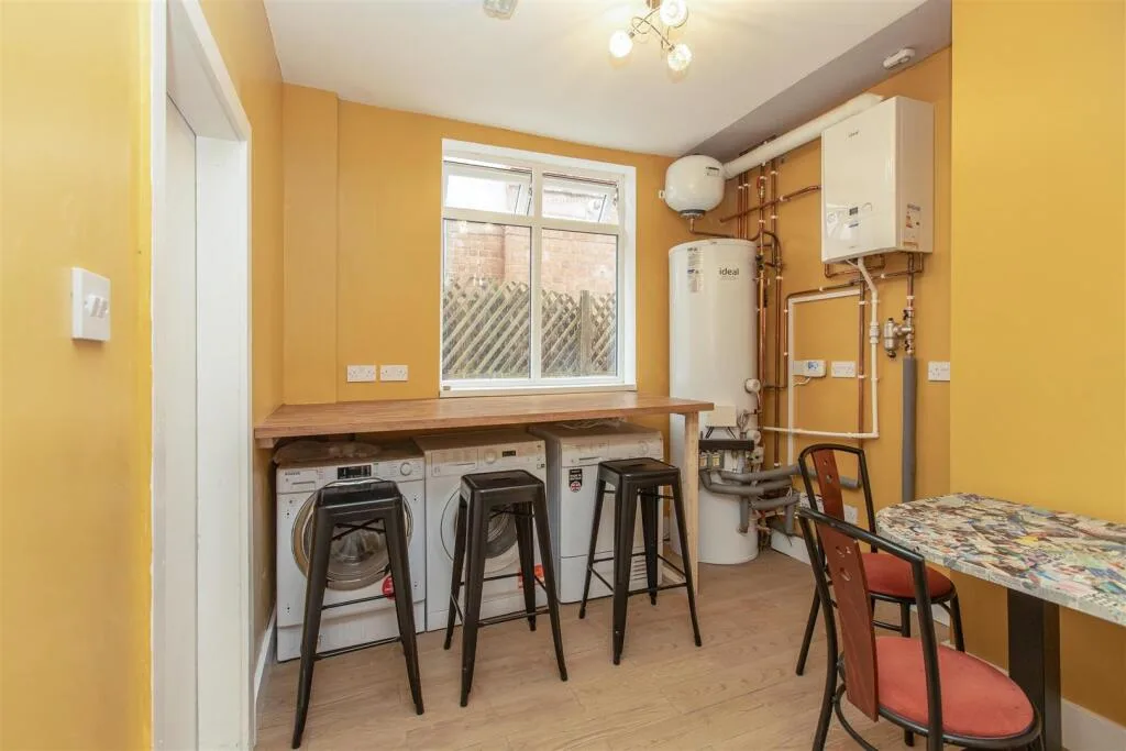 8 bedroom house for rent
