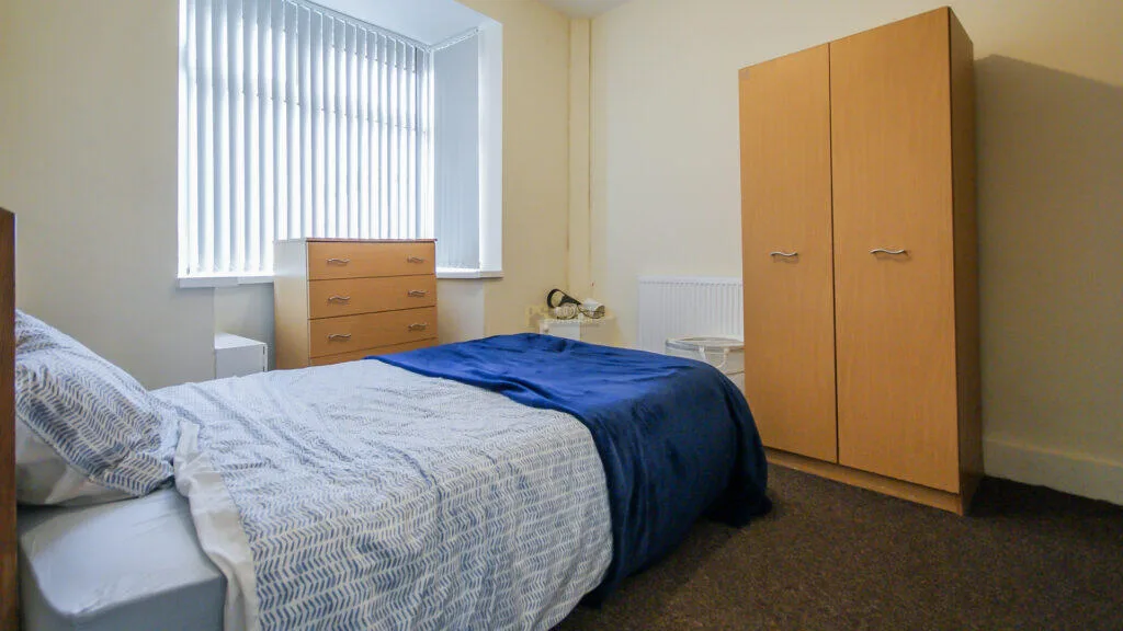 5 bedroom end of terrace house for rent